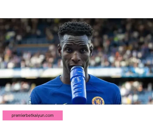 塔普索巴在欧冠舞台上的表现备受期待，助力球队争取更好成绩。